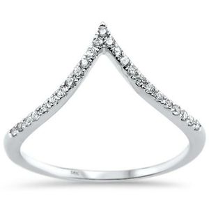 .14ct 14kt white gold diamond Chevron v shape ring